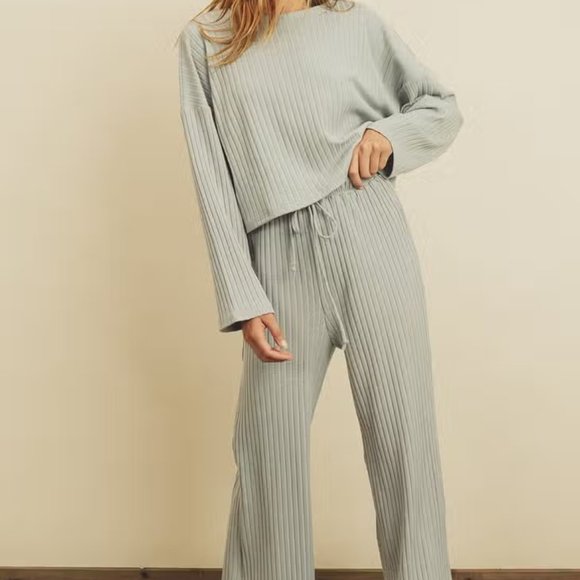 Gray Ribbed Knit Lounge Set - Picture 4 of 4